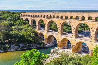 Wouah : Pont du Gard et Mont Ventoux vus du ciel