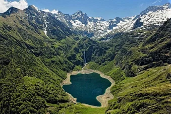 Survol du Pic du Midi et des Pyrénées centrales