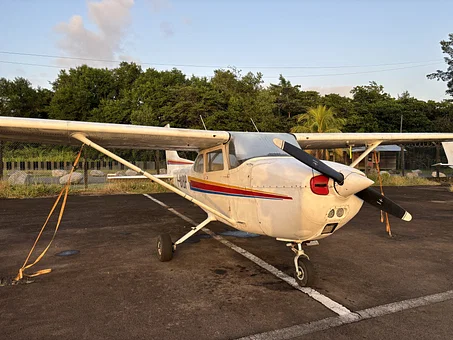 Cessna 172M Skyhawk