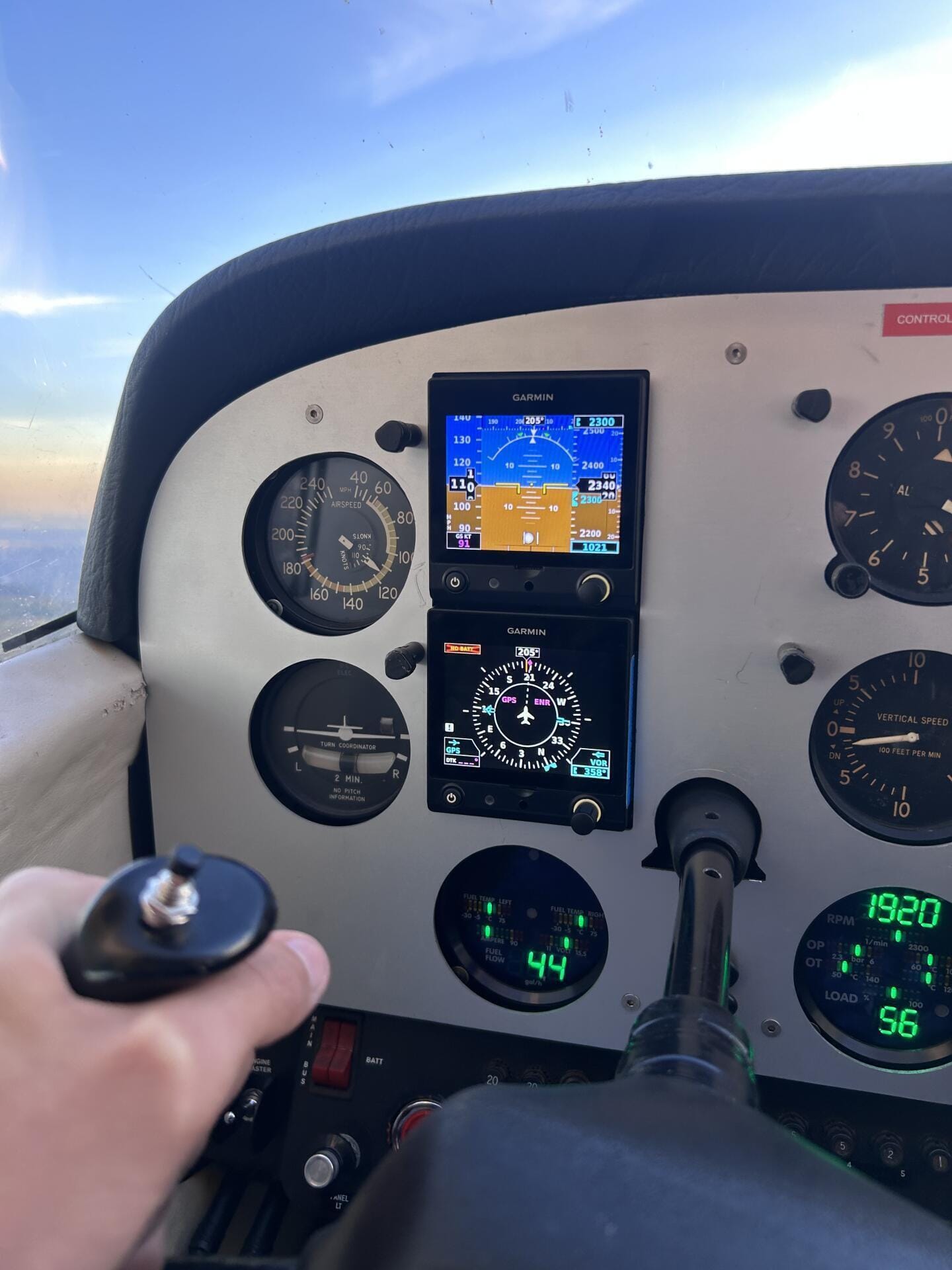Also the inside where the two Garmin G-5s can be seen, the upper one serving as a PFD (Primary Flight Display) and the Lower one as an ND (Navigation Display)