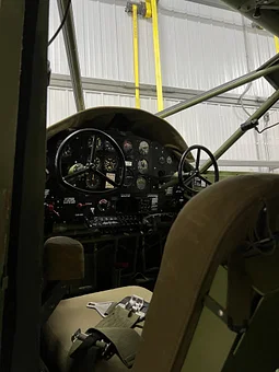 Cockpit mit originaler Instrumentierung