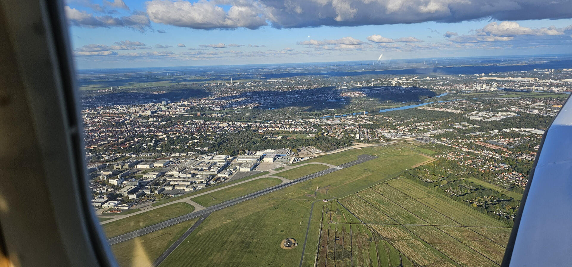 Erlebnisreicher Flug nach Hamburg (Beliebiger Flug möglich)