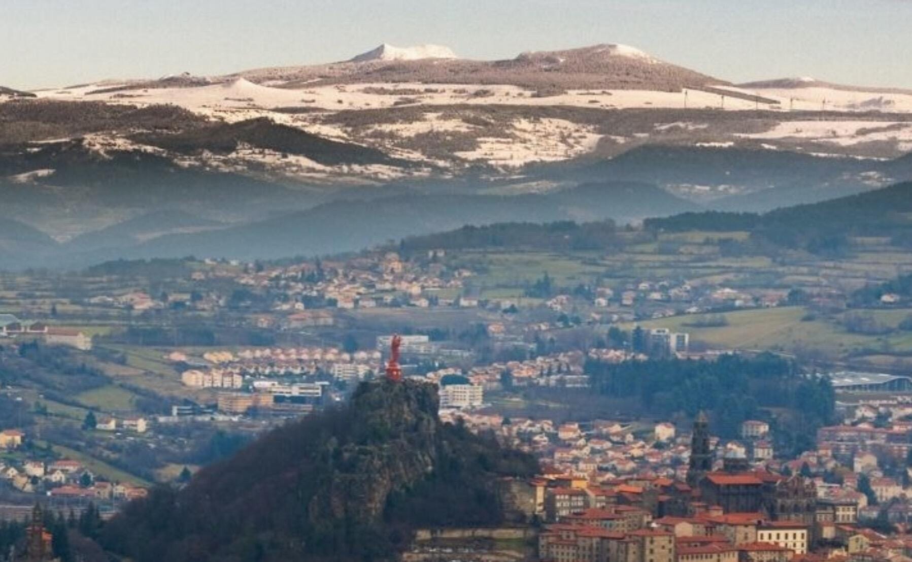 Vol au dessus du Mézenc ,le Puy en Velay et Pierre sur Haute