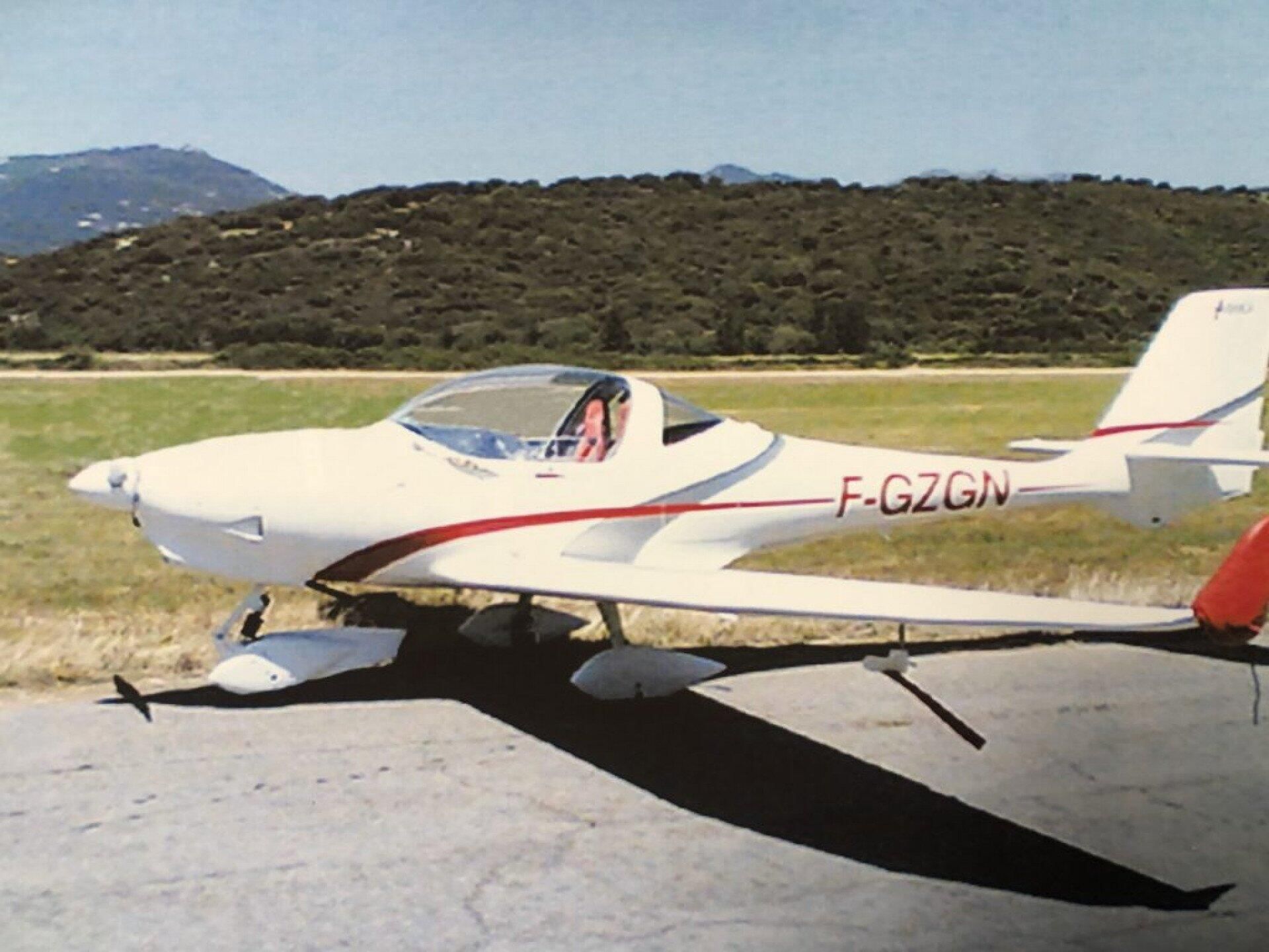 Aquila A210 (AT01)