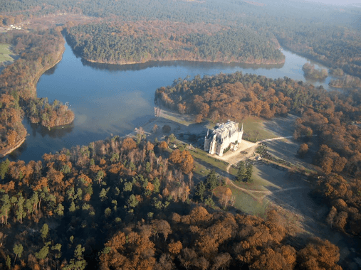 Châteaux de Chantilly et Pierrefonds depuis Les Mureaux