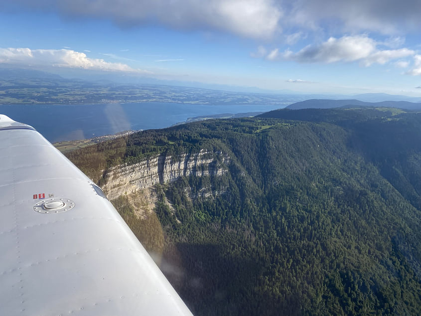 Balade aérienne au Creux du Van