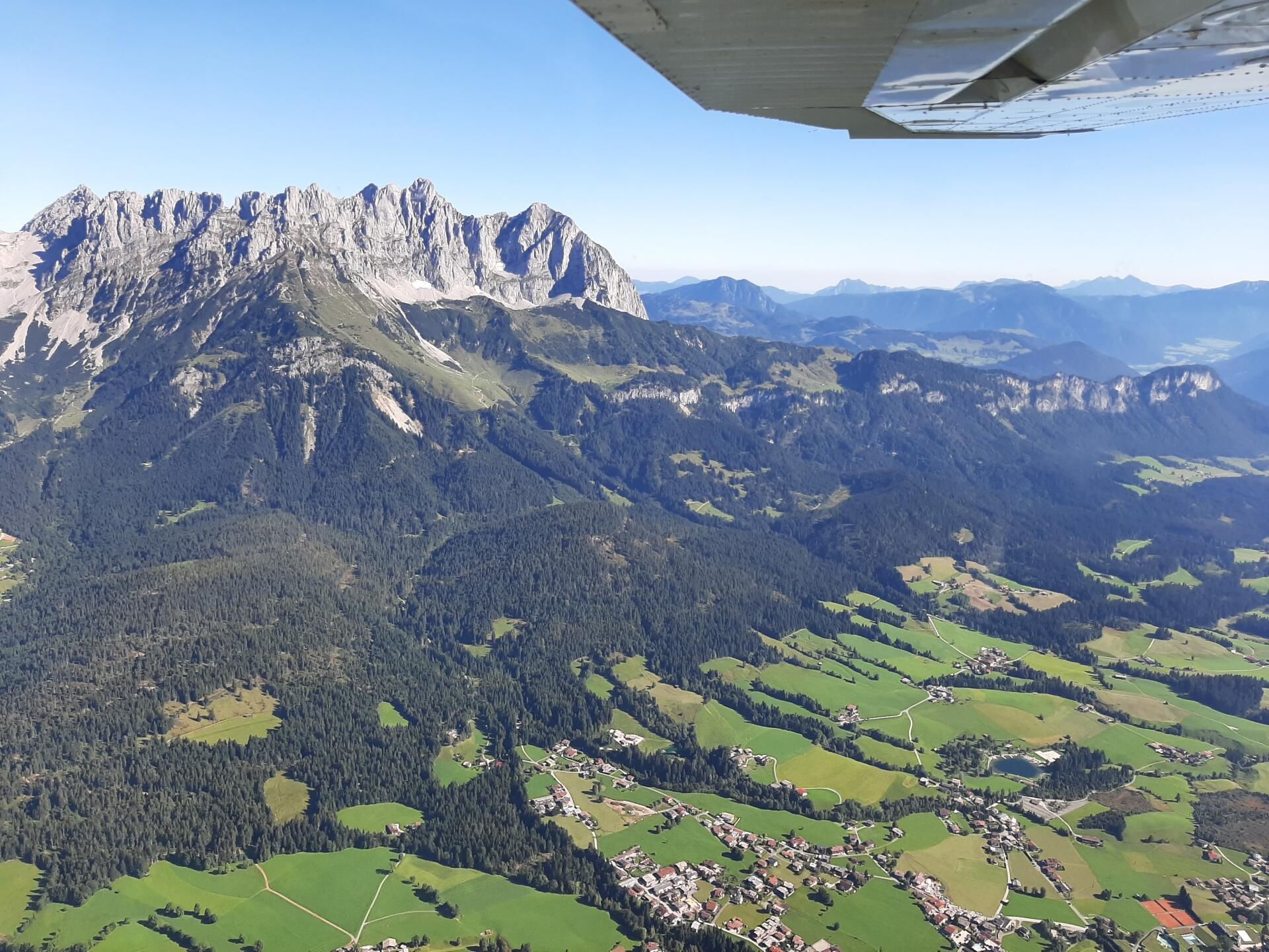 Alpenflug, Wilder Kaiser, Landung in Zell am See