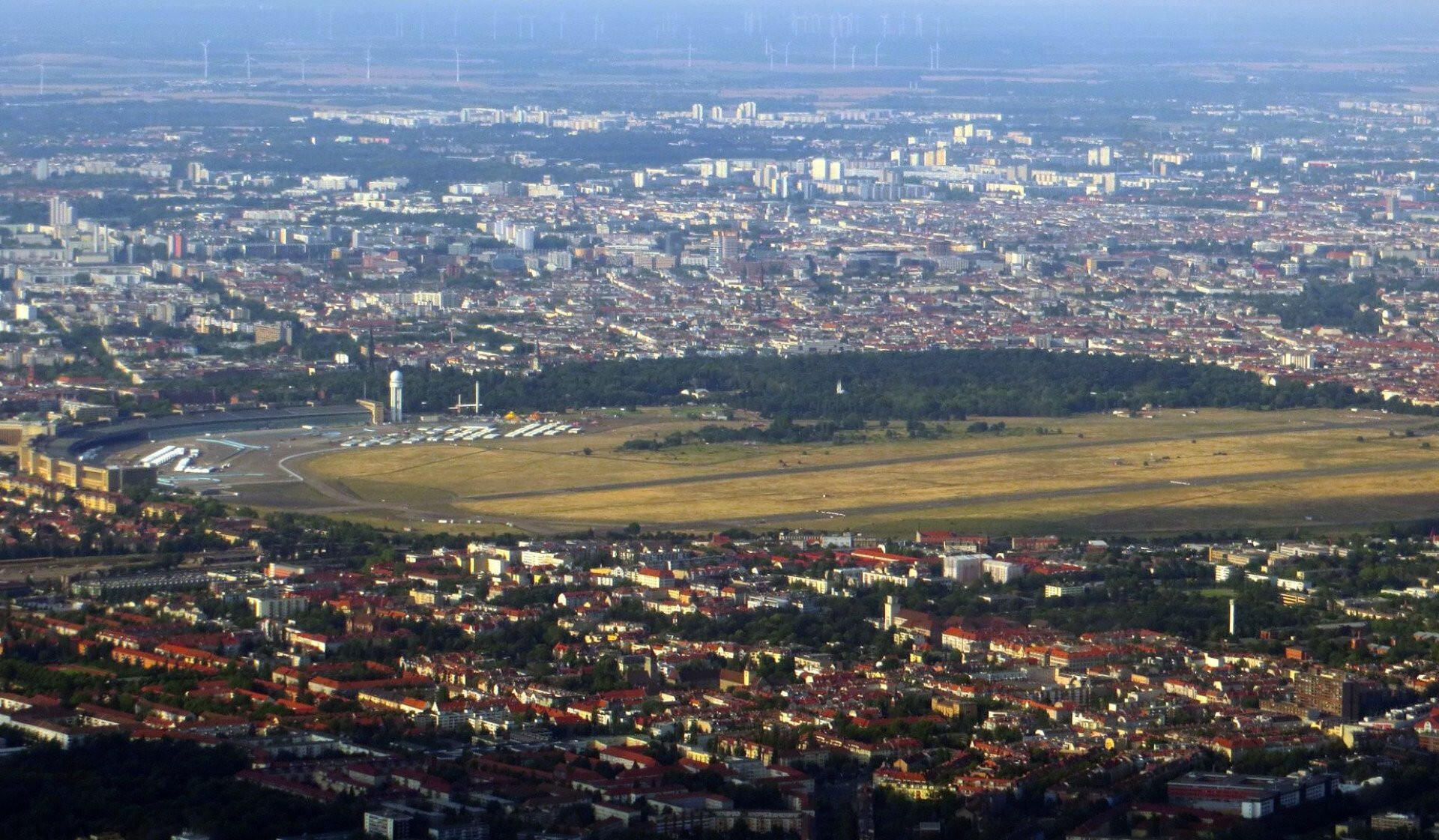 Rundflug über Berlins Mitte via Falkensee (mind. 2 Plätze)