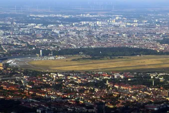 Rundflug über Berlins Mitte via Falkensee (mind. 2 Plätze)