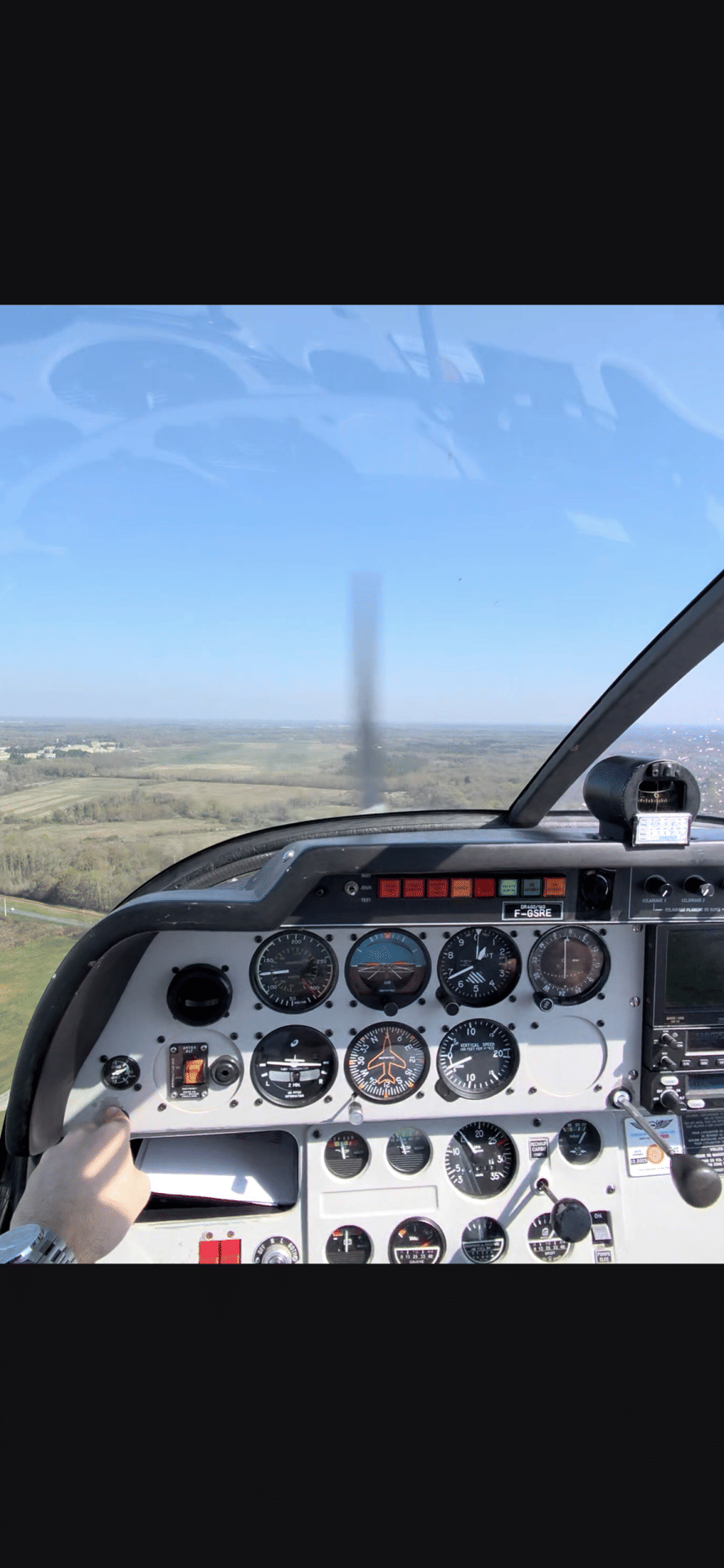 Vue du cockpit d'un DR 400