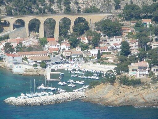 Survol de la Rade de Marseille et des Falaises de Cassis