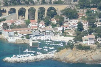 Survol de la Rade de Marseille et des Falaises de Cassis