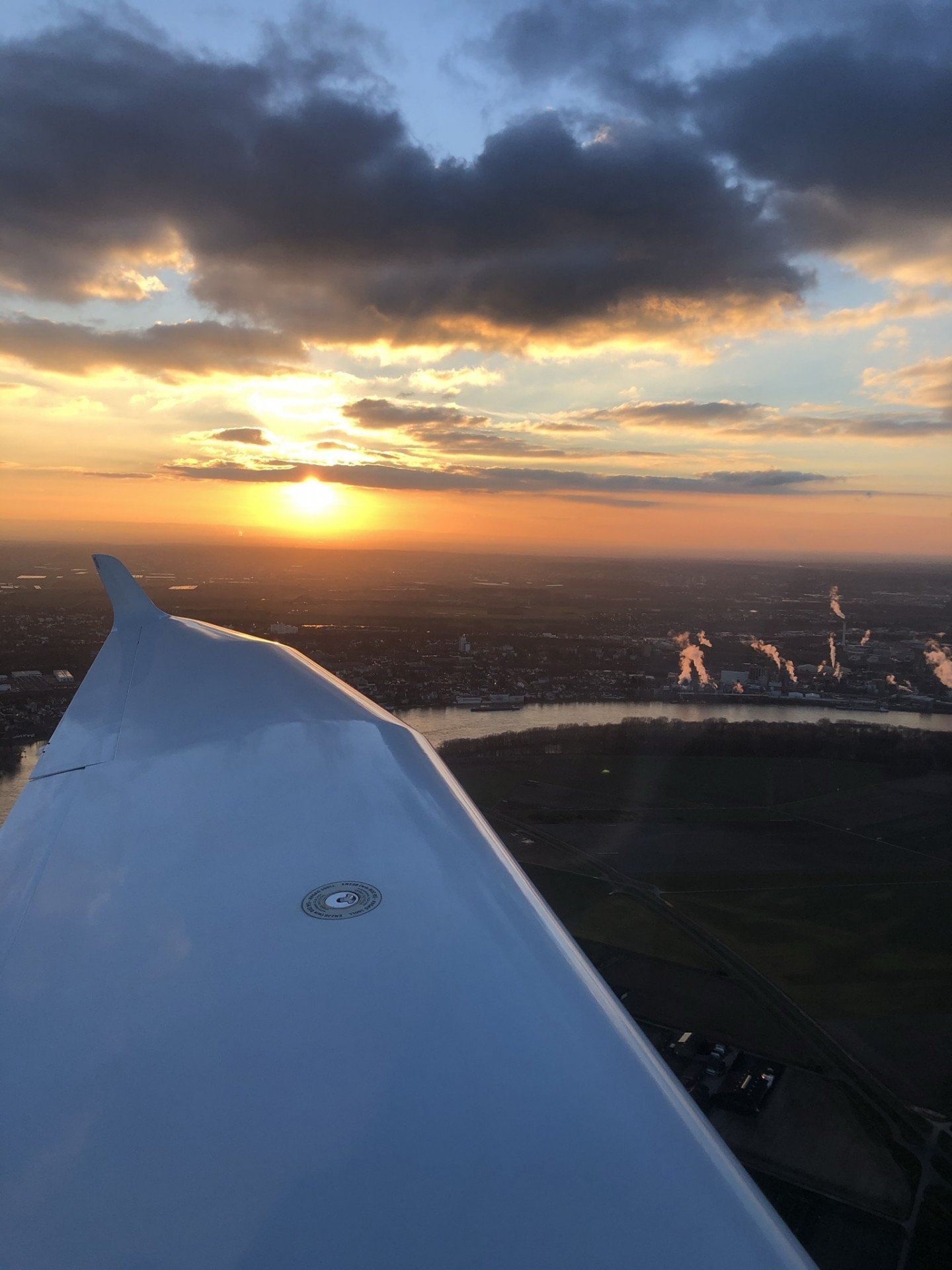 Rundflug über den Kölner Dom und über den Tagebau Garzweiler