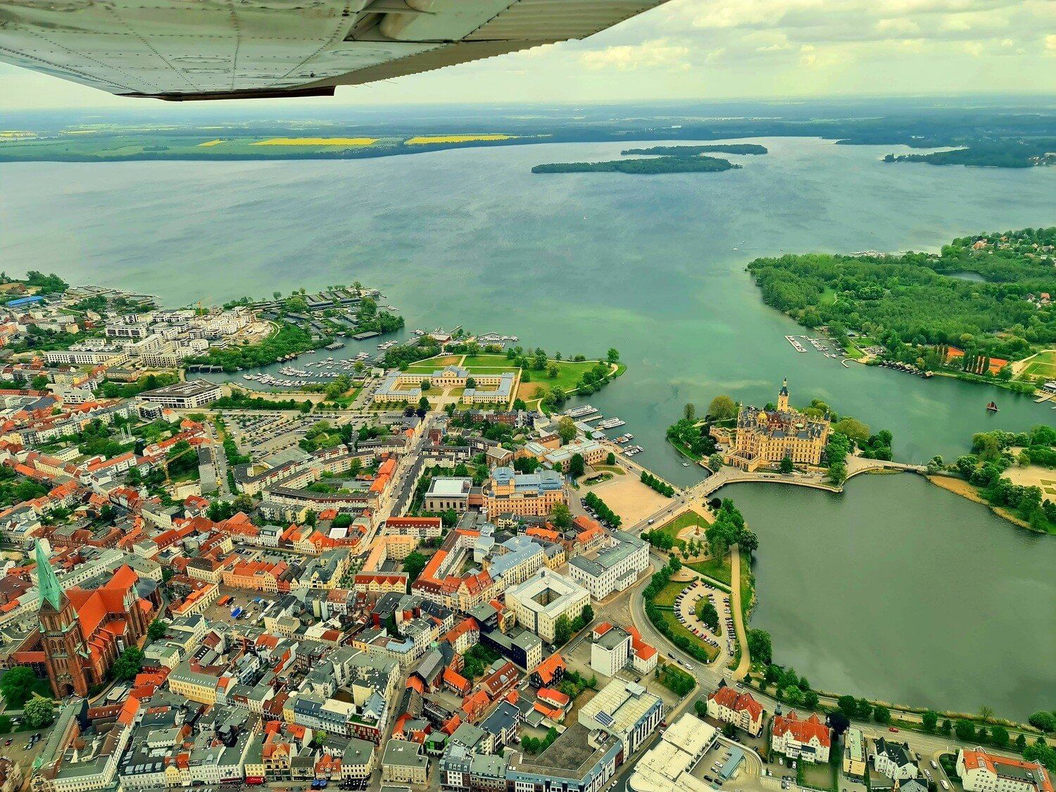 Rundflüg über MV - Ludwigsluster und Schweriner Schloss