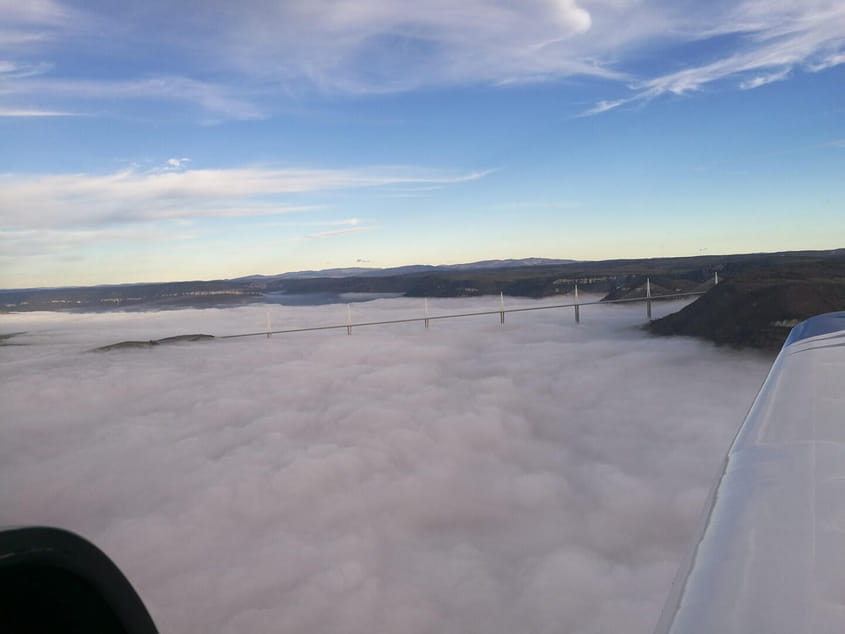 Balade aérienne à la découverte du viaduc de Millau