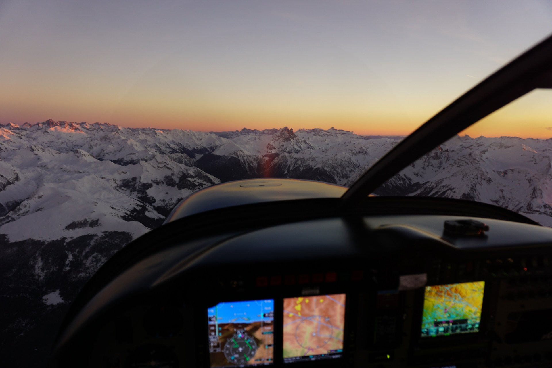 Survol des Pics du midi d'Ossau, de Bigorre et Gavarnie