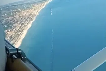 Volo lungo costa Adriatica sul mare