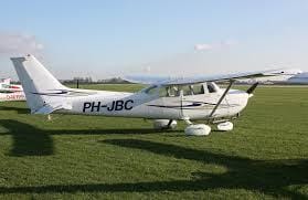 Side view Cessna 172