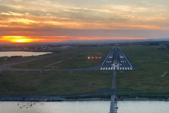 La magie du vol de nuit entre lac Léman et Plateau suisse