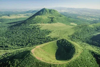 Survol du Parc naturel des volcans d’Auvergne