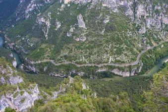 Vol au-dessus du Viaduc de Millau et des Gorges du Tarn