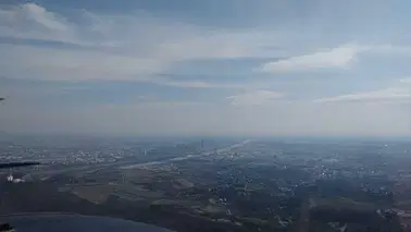 Blick über Wien vom Kahlenberg mit Burg Kreuzenstein