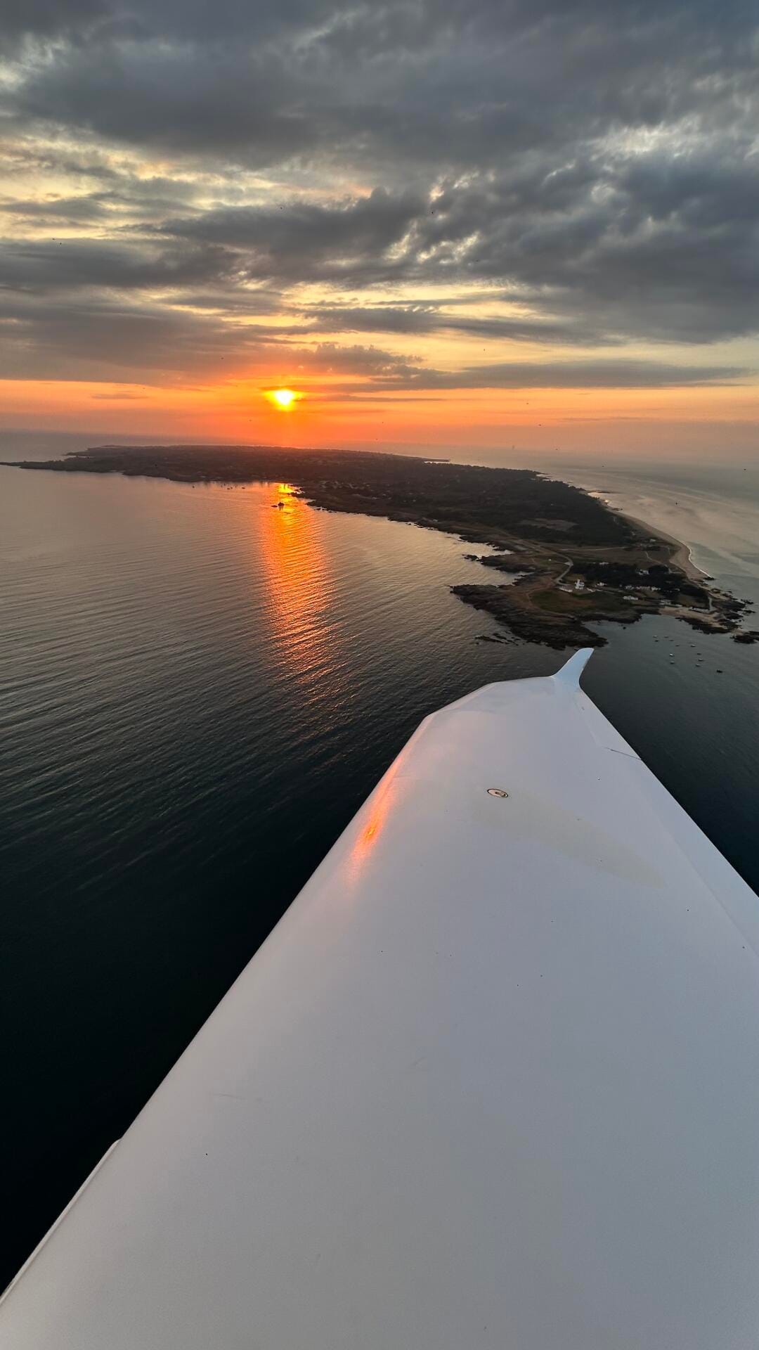 🌅 Survolez l’Île d’Yeu à l’heure dorée