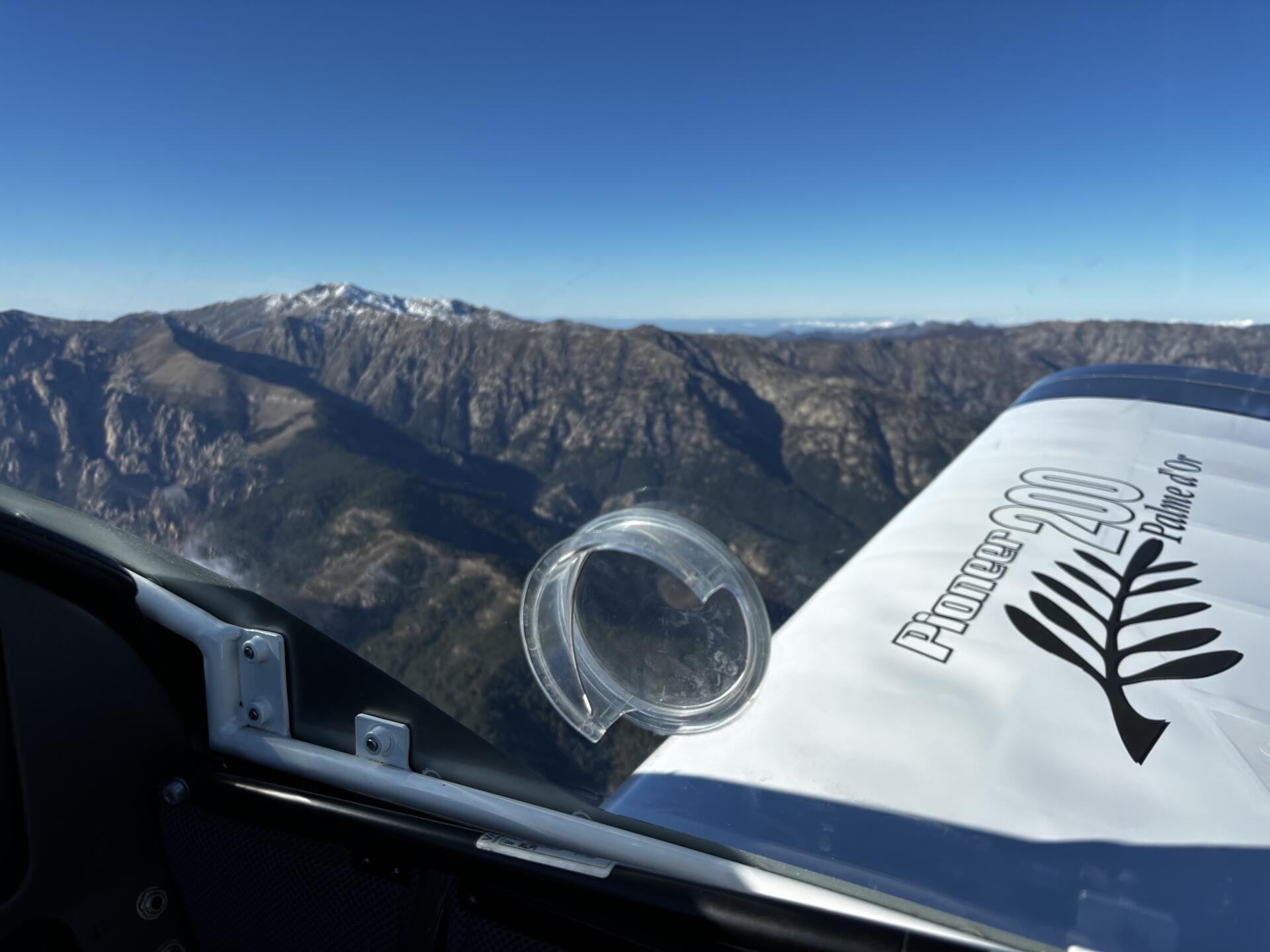 Vue du cockpit P200 Montagnes corses