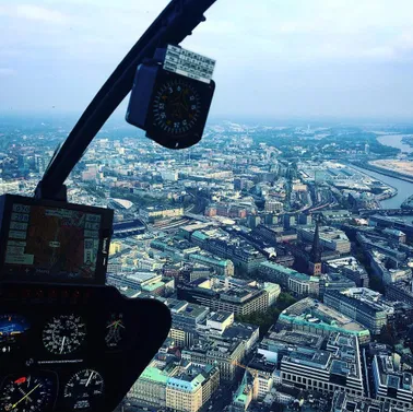 Atemberaubender Skyline Helikopterflug über Hamburg (für 2)