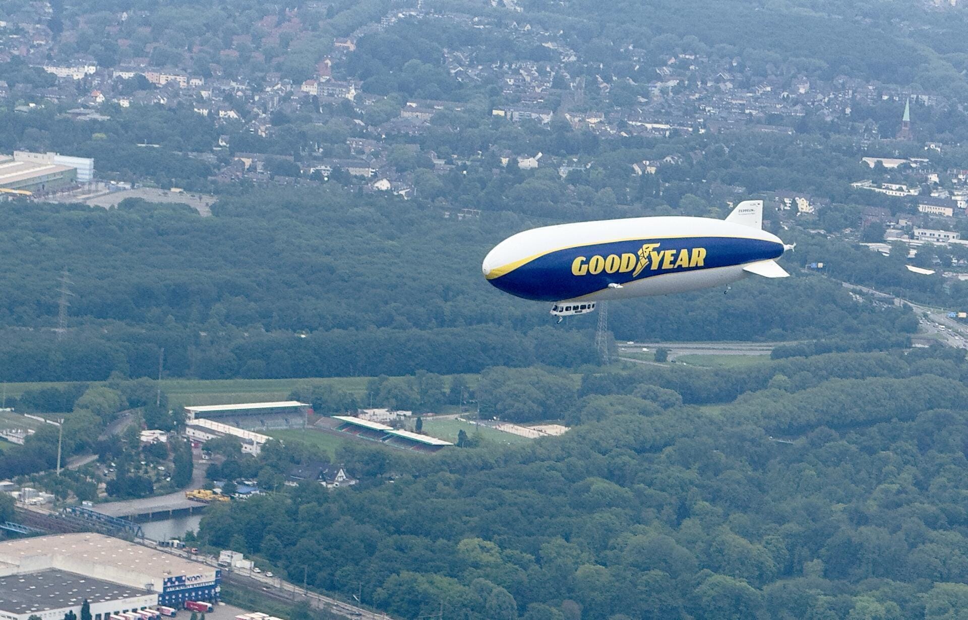 Zeppelin über Mülheim