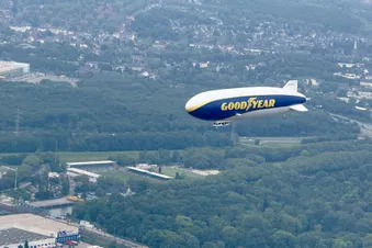 Zeppelin über Mülheim