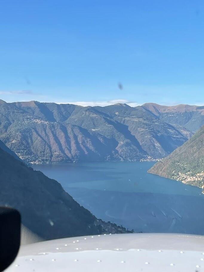 Scenic sightseeing on Como Lake... with air conditioning!