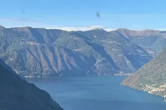 Scenic sightseeing on Como Lake... with air conditioning!