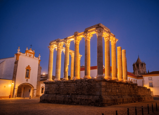 Fly and have lunch at Evora or stay at Evora - France