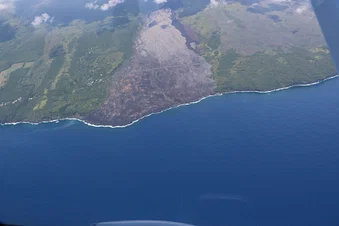 Vol - La Réunion : lagon, tours des cirques et volcan
