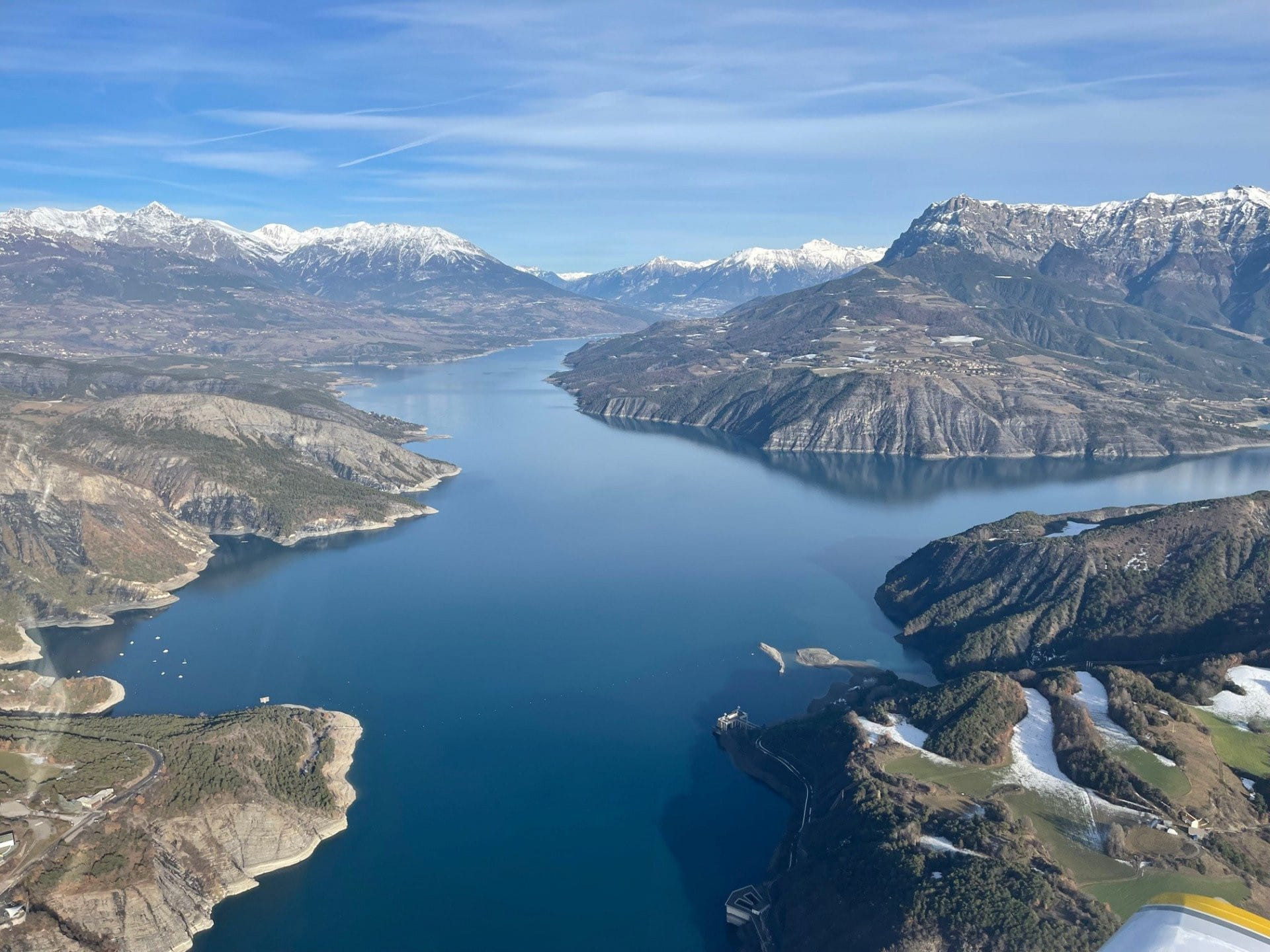 Le lac de Serre-ponçon vu du ciel