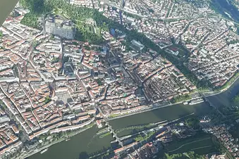 Flug über die schönsten Gegenden an der Mainschleife entlang