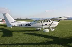 Side view Cessna 172