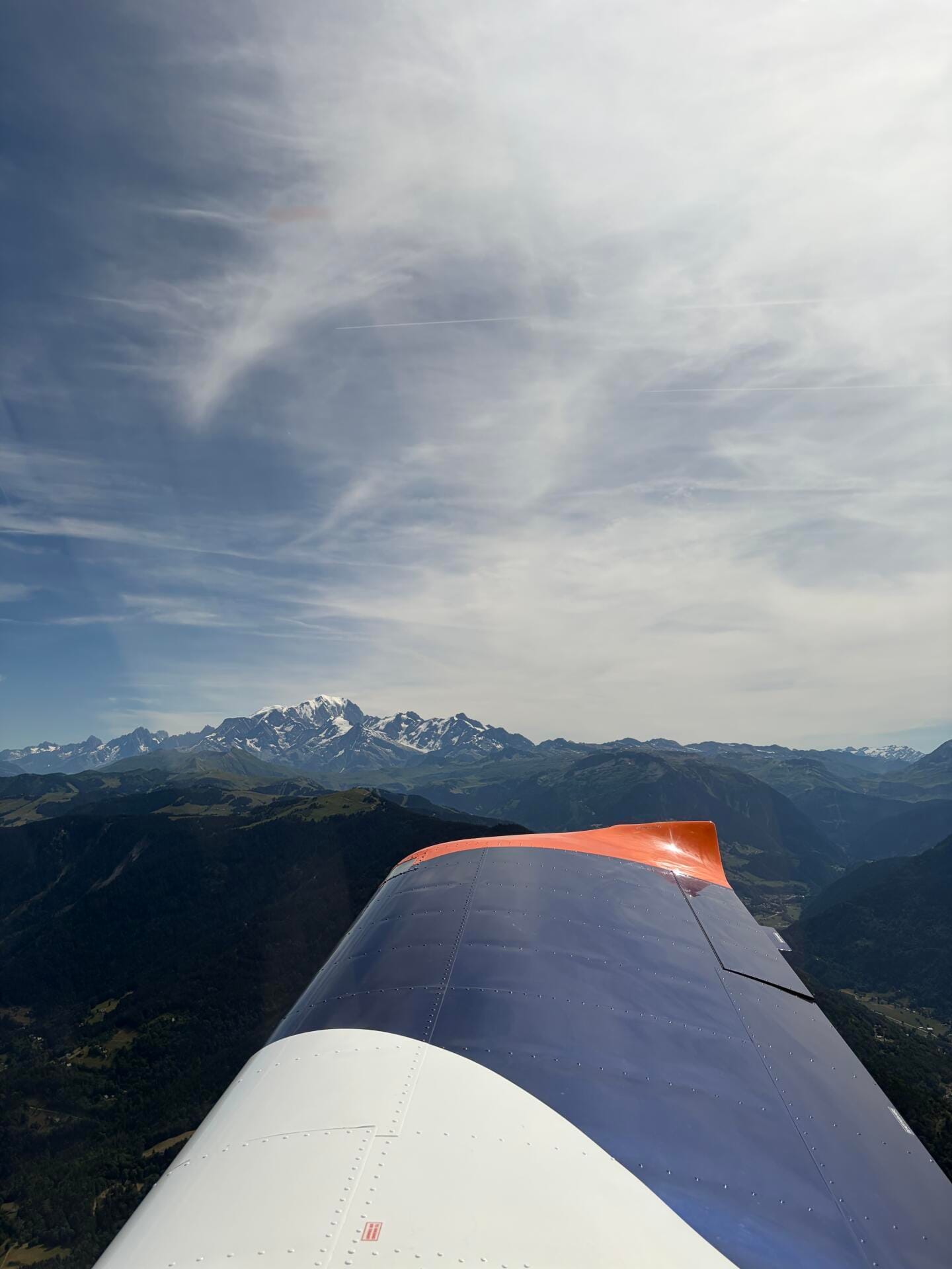Venez découvrir les Iles d'or depuis le ciel