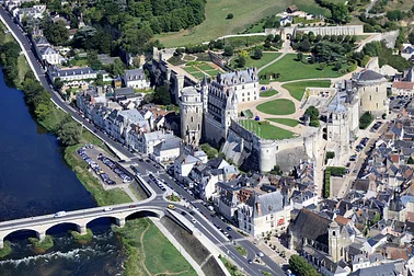 Survol des châteaux de la Loire à partir de Toussus le Noble