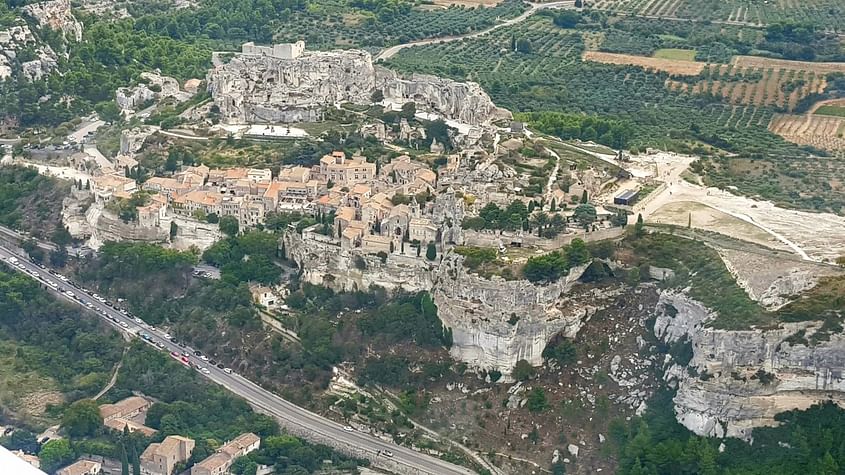 Les Baux de Provence depuis le ciel