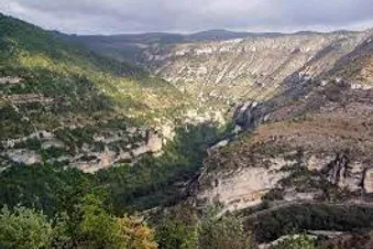 Survolez le Viaduc de Millau en avion privé !
