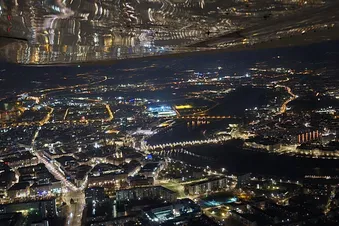 Traumhafter Flug über den Weihnachtsmarkt