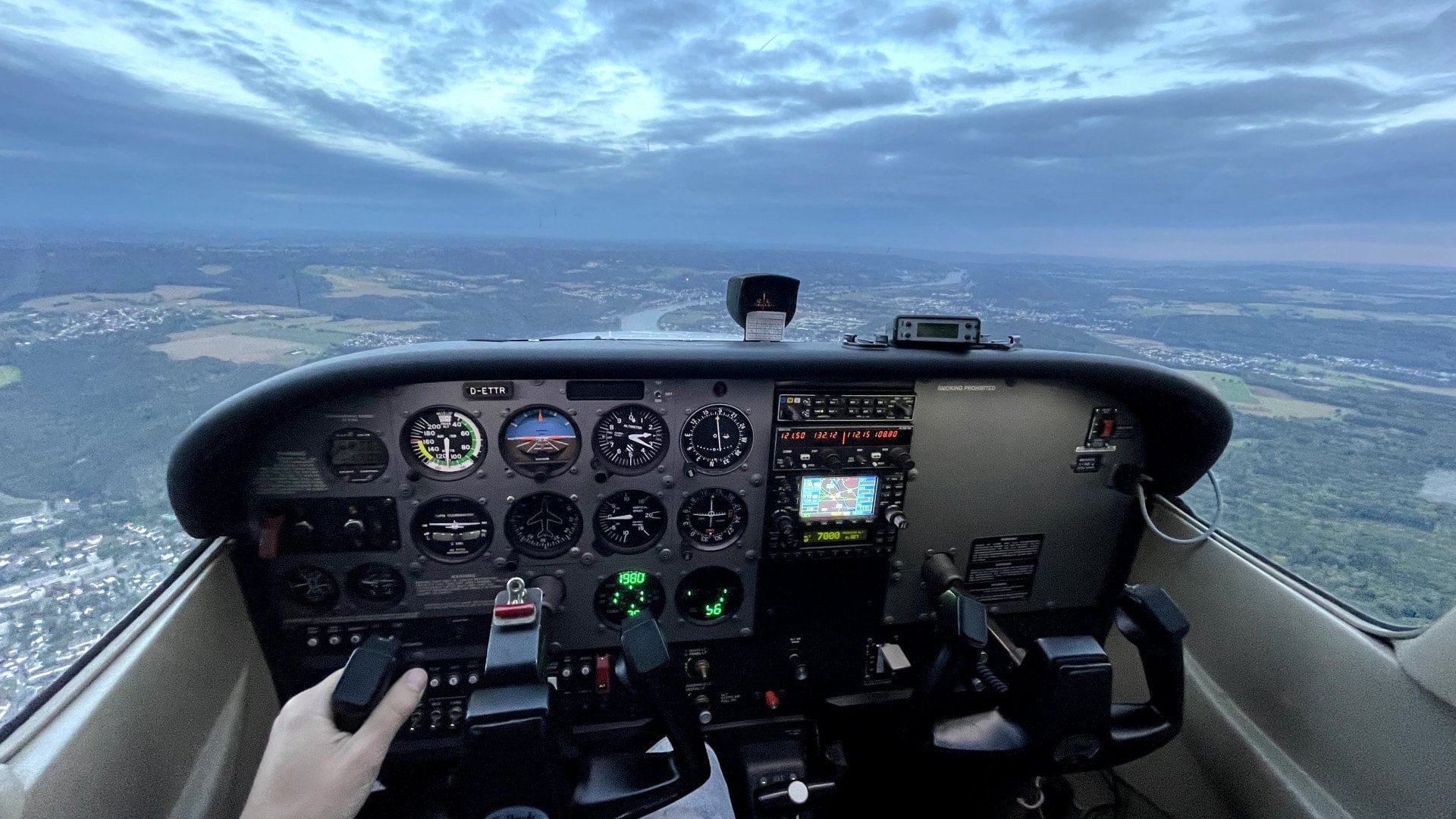 1h Rundflug über Ihre Wunschziele (2 Passagiere)