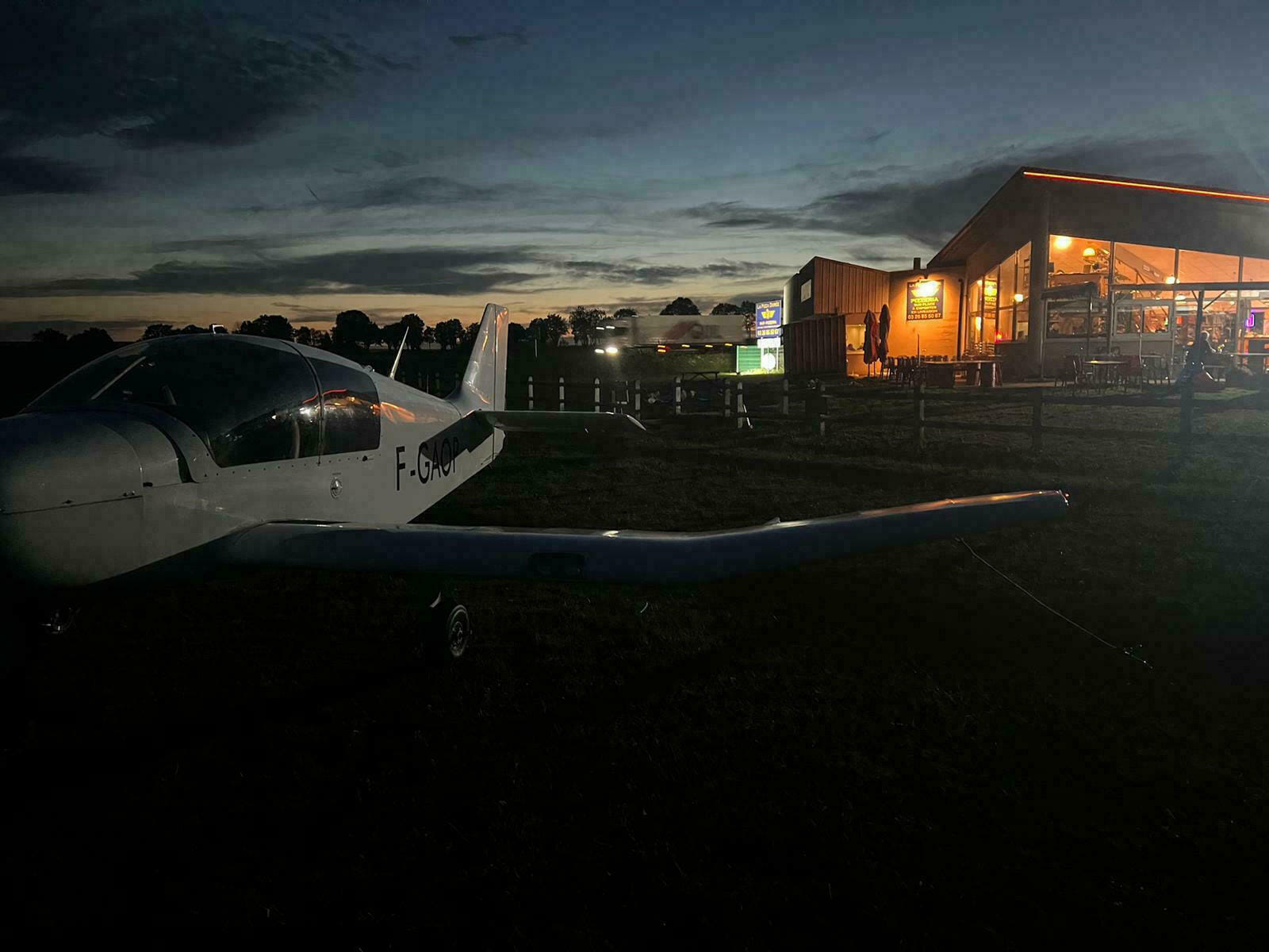 Restaurant et Hotel de nuit