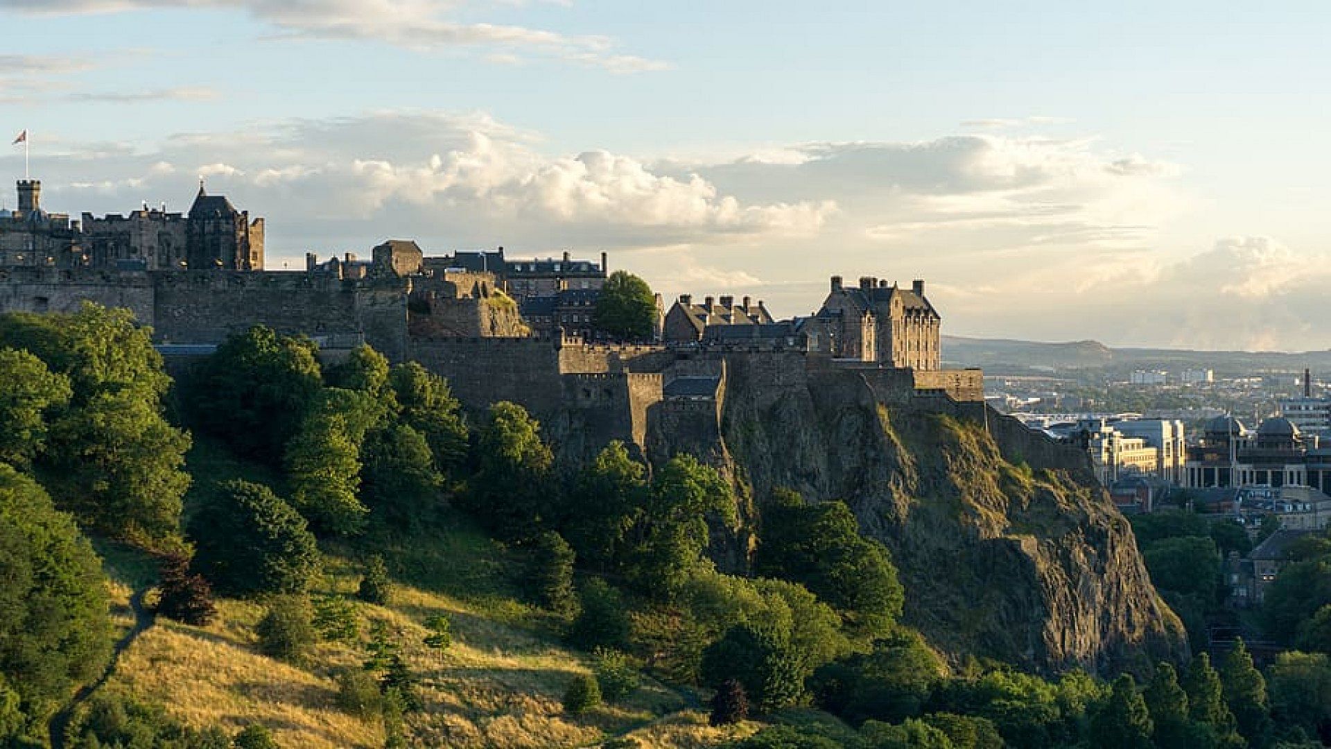 Edinburgh City Centre In Autumn Background, Edinburgh Pictures, Edinburgh,  Scotland Background Image And Wallpaper for Free Download