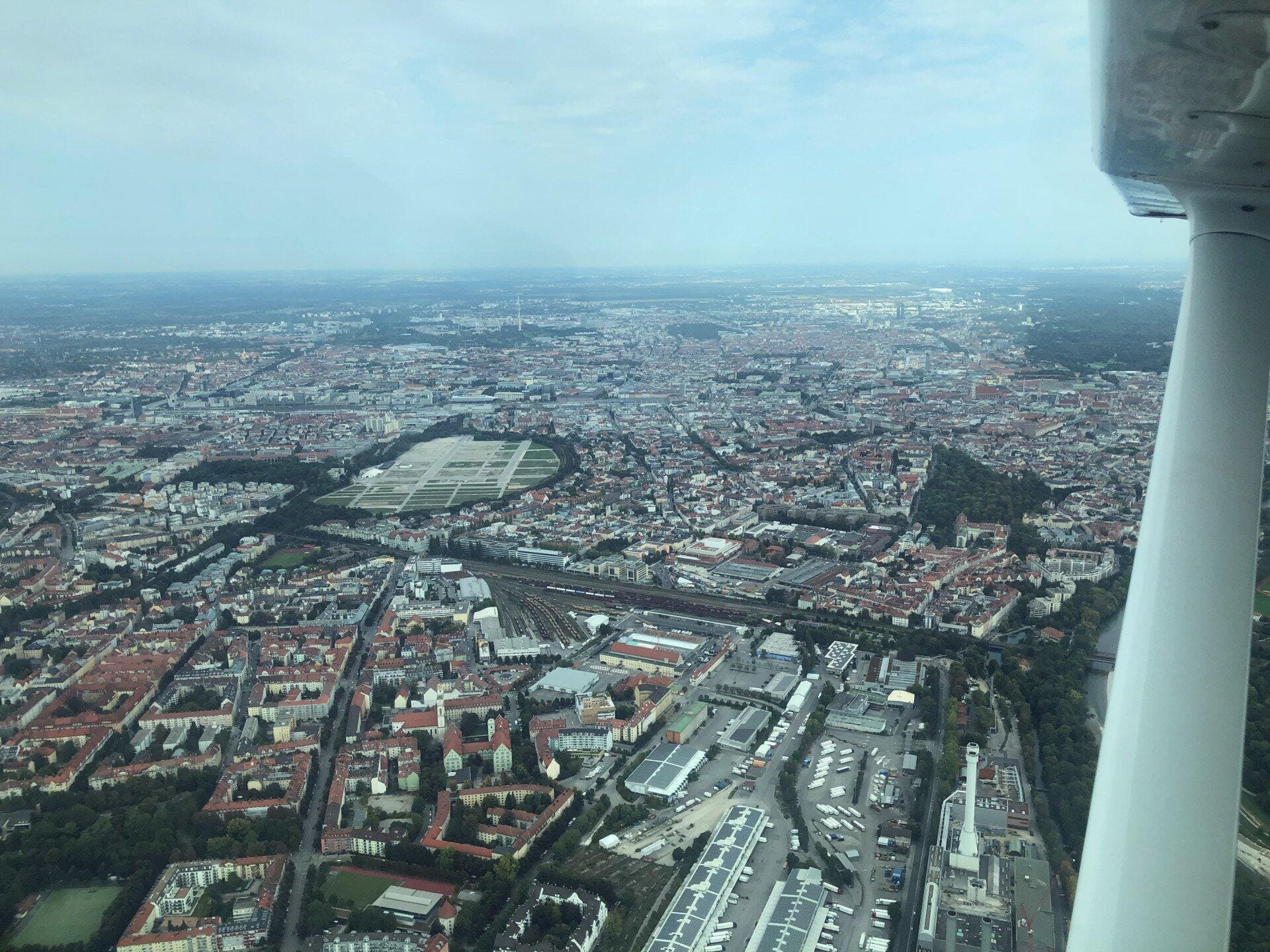Seen & Skyline – Bayerns Süden aus der Luft erleben.