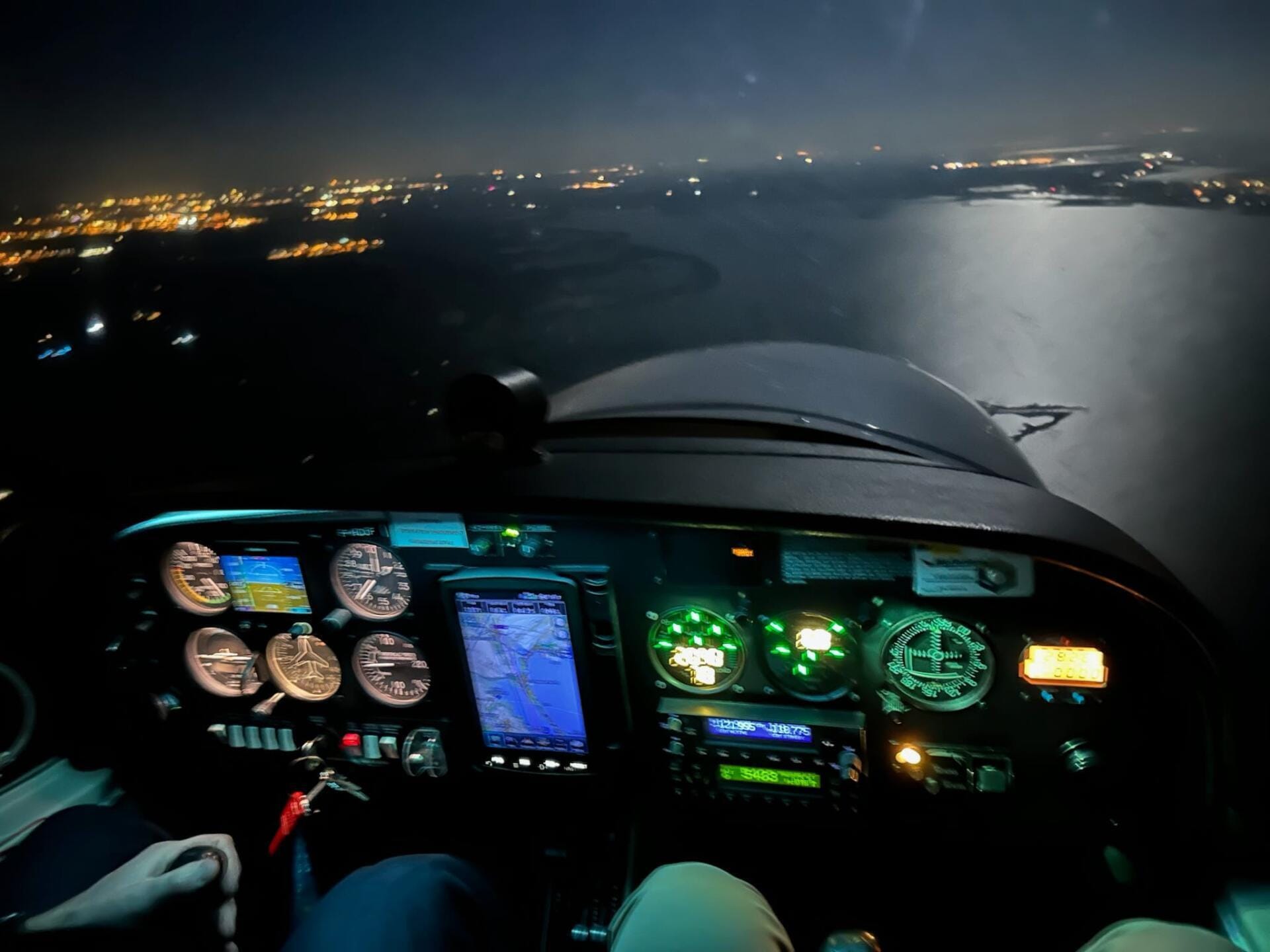 Vue de nuit, depuis le DA40 NG