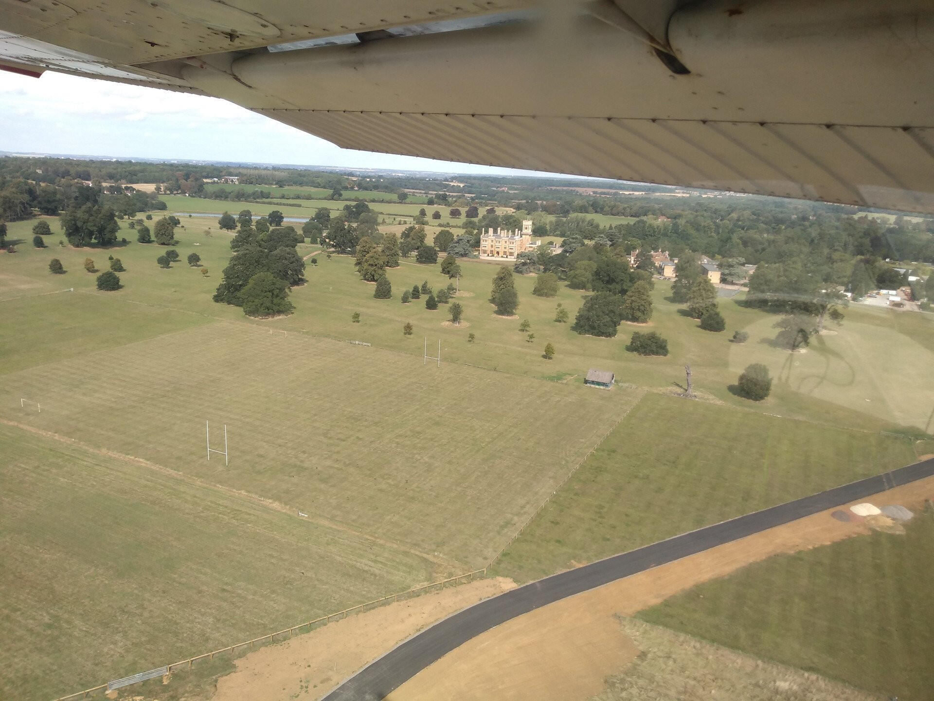 Sightseeing flying over Silverstone race circuit (1hr15)