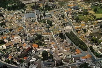 Gallardon et sa tour en ruine